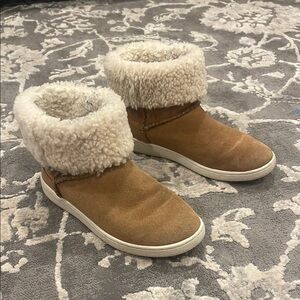 Ugg Shearling Sneaker Boots Size 7